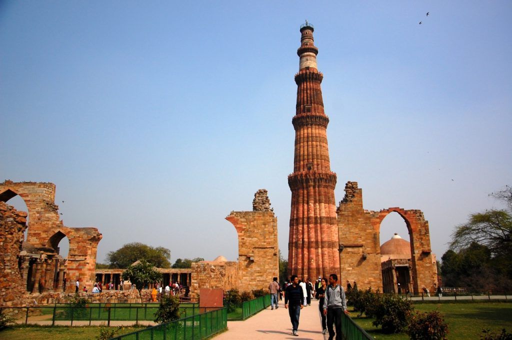 Visit the Qutub Minar in Delhi | Ancient walls and Historical place